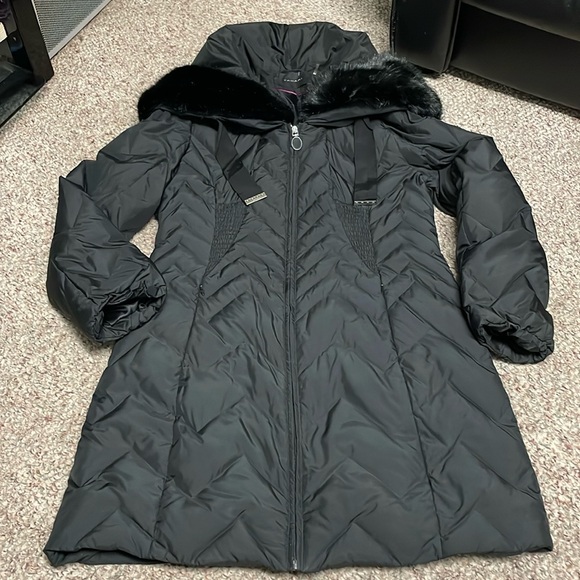 Tahari down filled long puffer coat with fur trimmed hood - Picture 2 of 11